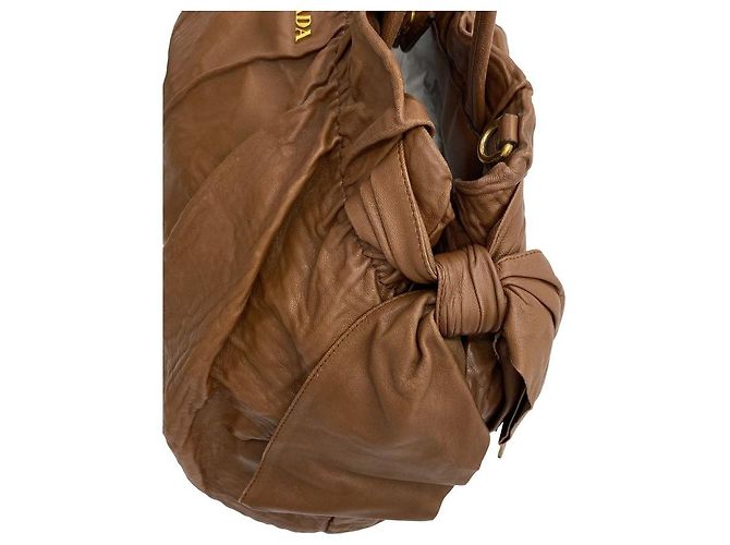 Prada Borsa Tote e Borsa a Tracolla in Pelle Nappa con Nastro, Marrone - vista 17