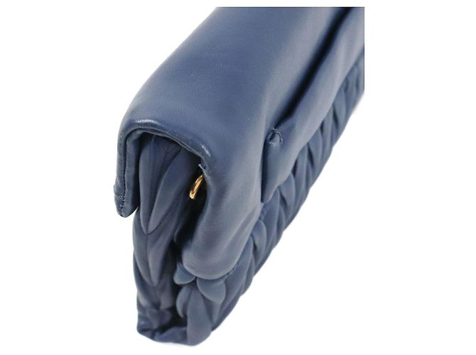 Miu Miu Borsa a tracolla matelassé blu - vista 9