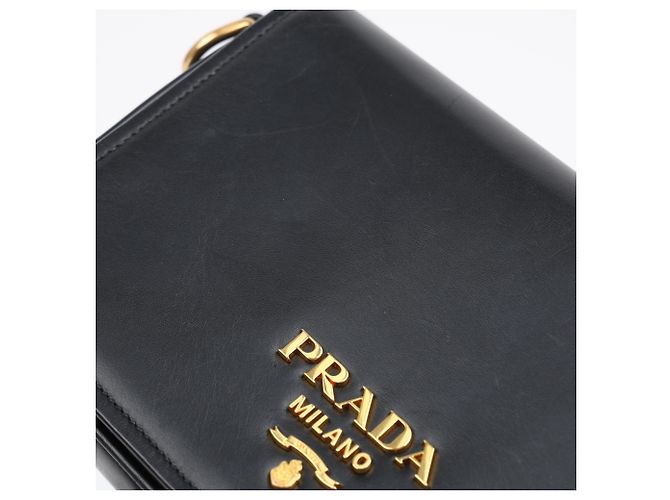 Prada Bolsa Tiracolo Flap Vitello Medium Preta Dourada - vista 16