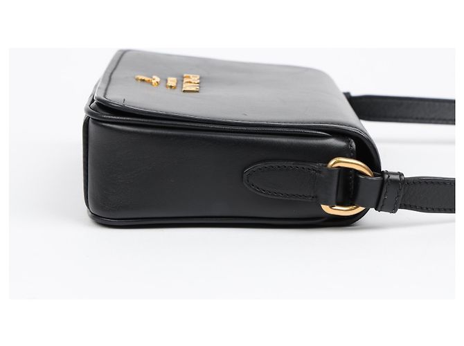 Prada Bolsa Tiracolo Flap Vitello Medium Preta Dourada - vista 6