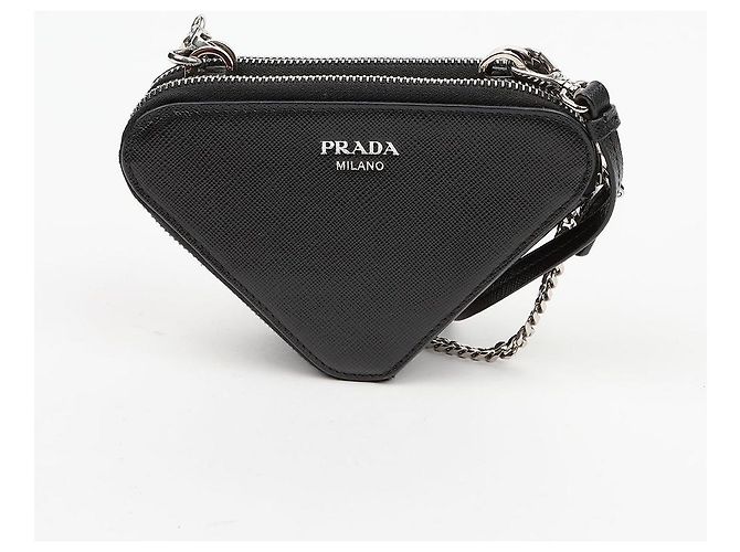 Prada Mini Bolsa Saffiano Triangle Preta - vista 3