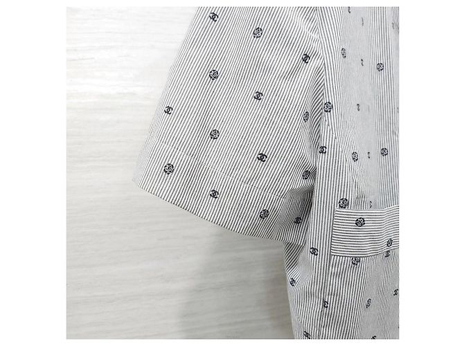 Chanel Camicia a maniche corte in cotone con camelia e righe CC Mark - vista 5
