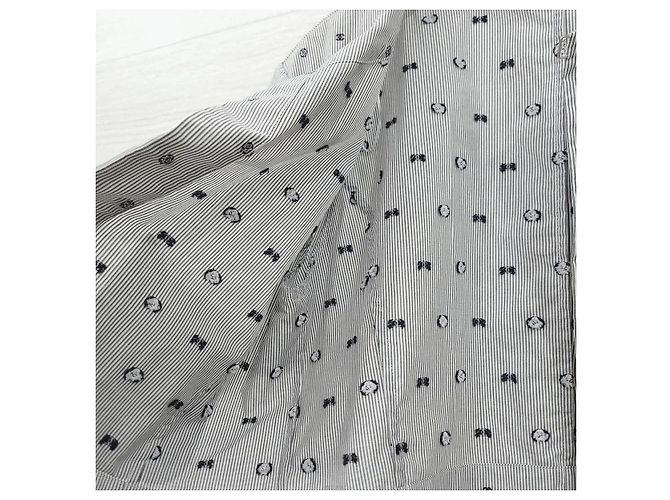 Chanel Camicia a maniche corte in cotone con camelia e righe CC Mark - vista 6