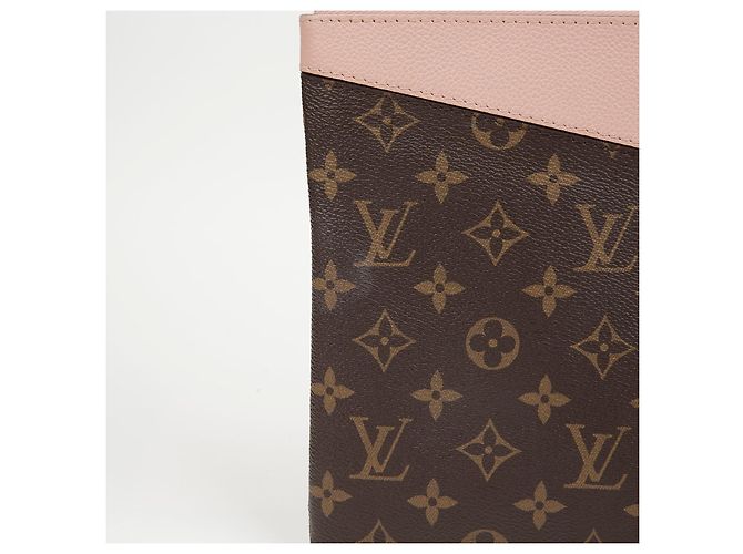 Louis Vuitton Pouch Daily Monogram Canvas Rose Powder - vista 4