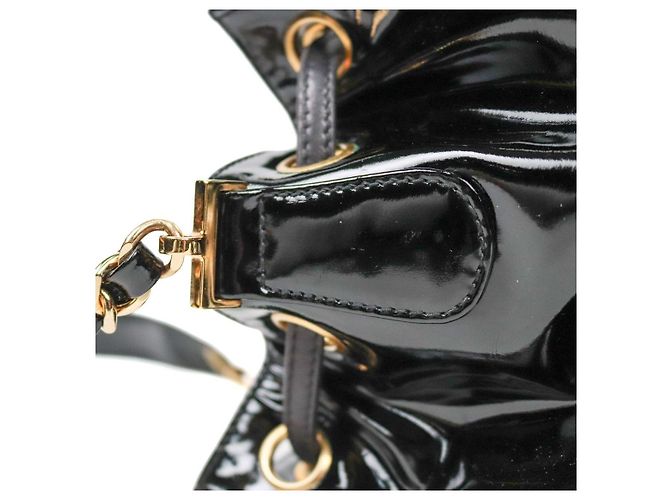 Chanel Bolsa de ombro bucket em verniz preto - vista 10