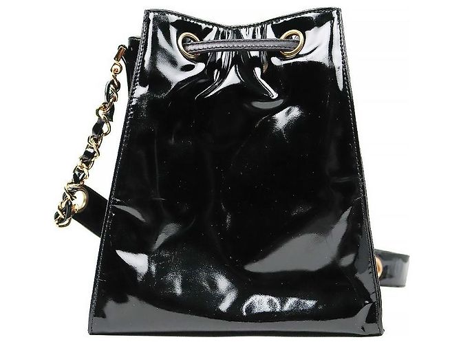 Chanel Bolsa de ombro bucket em verniz preto - vista 3
