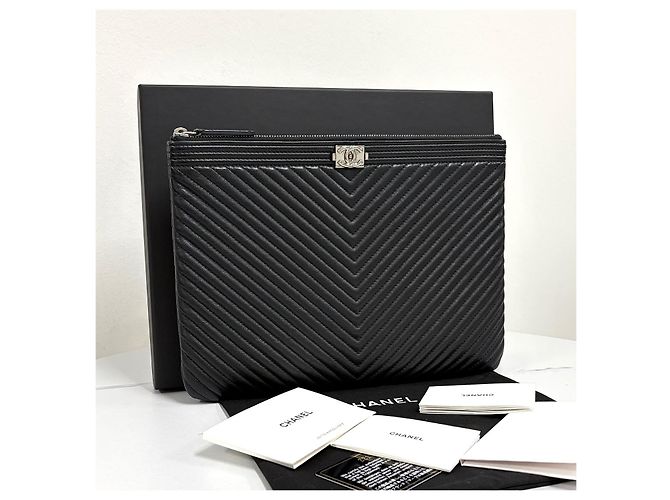 Chanel Borsa a pochette Boy Chevron Nera New Medium - vista 3