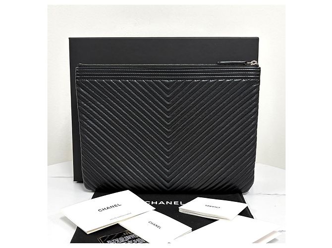 Chanel Borsa a pochette Boy Chevron Nera New Medium - vista 4
