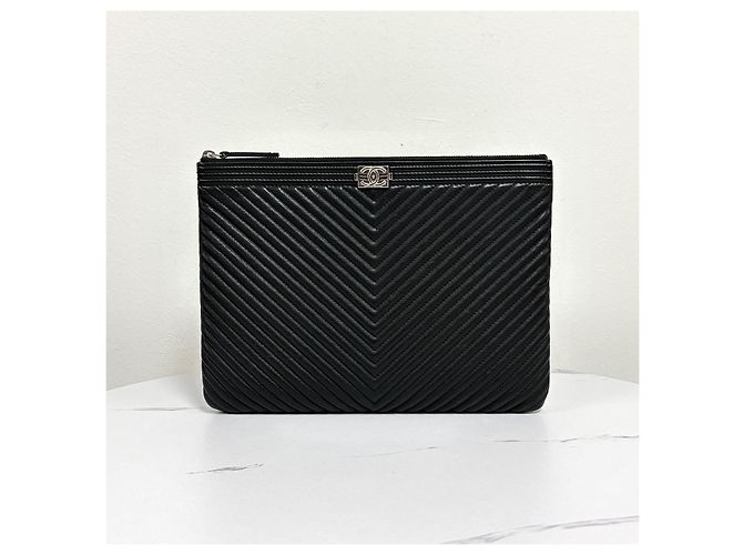Chanel Borsa a pochette Boy Chevron Nera New Medium - vista 5