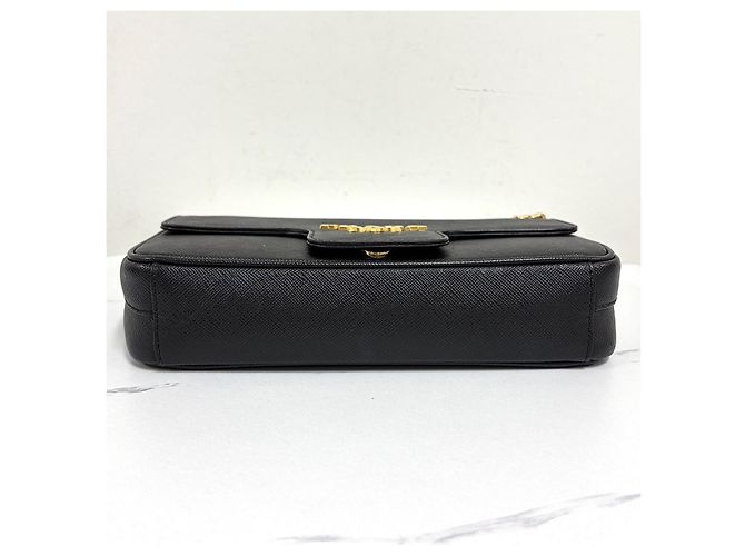 Prada Borsa a tracolla con patta e catena in Saffiano Nero - vista 11