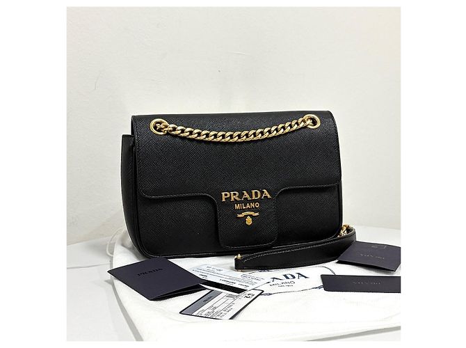 Prada Borsa a tracolla con patta e catena in Saffiano Nero - vista 3