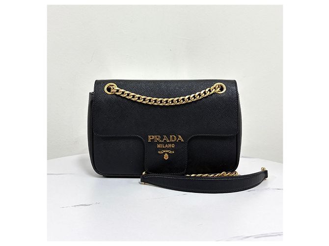 Prada Borsa a tracolla con patta e catena in Saffiano Nero - vista 5