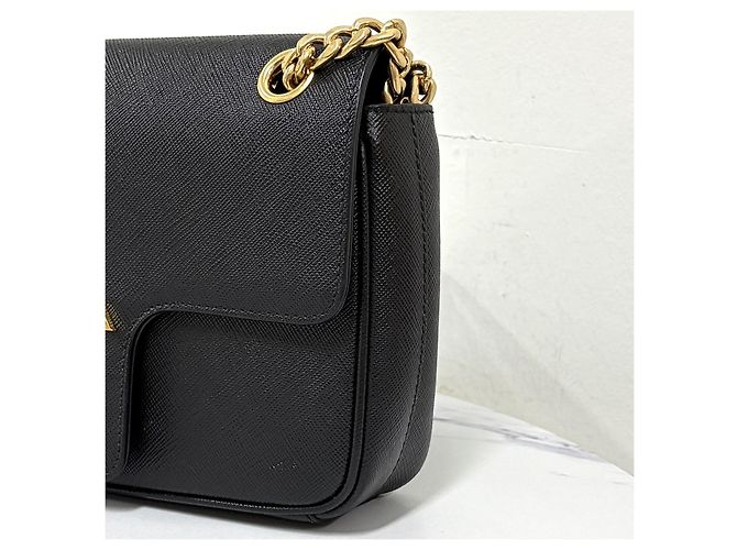 Prada Borsa a tracolla con patta e catena in Saffiano Nero - vista 9