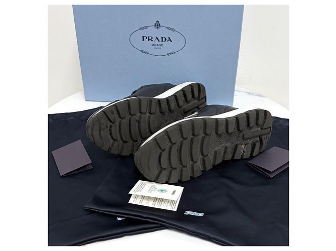 Prada Sneakers in pelle da donna con logo triangolare - vista 3