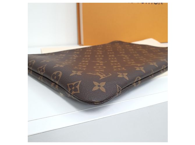 Louis Vuitton Monogram Etui Voyage MM - vista 6