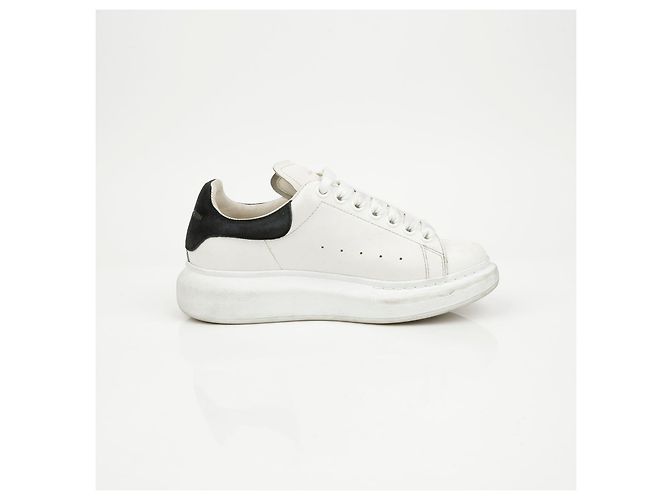 Alexander Mcqueen Sneakers Oversole White Black Tab - vista 10