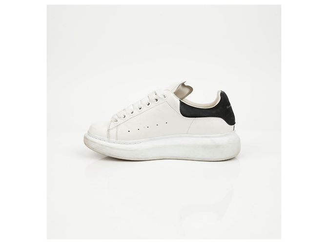 Alexander Mcqueen Sneakers Oversole White Black Tab - vista 11
