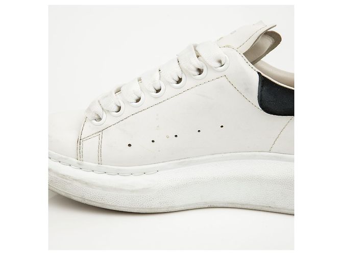Alexander Mcqueen Sneakers Oversole White Black Tab - vista 12