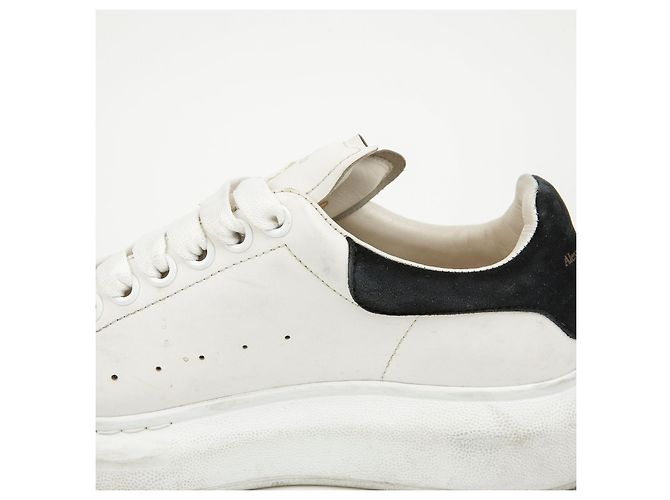 Alexander Mcqueen Sneakers Oversole White Black Tab - vista 13