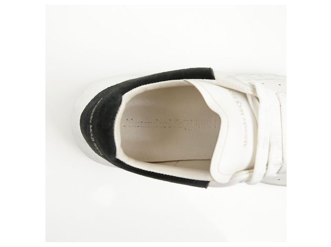 Alexander Mcqueen Sneakers Oversole White Black Tab - vista 16