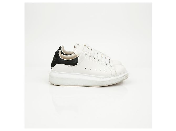 Alexander Mcqueen Sneakers Oversole White Black Tab - vista 2