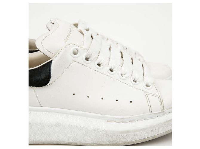 Alexander Mcqueen Sneakers Oversole White Black Tab - vista 3