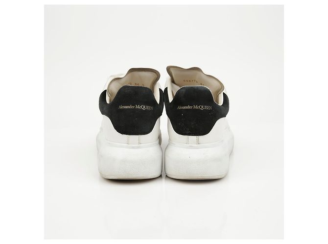 Alexander Mcqueen Sneakers Oversole White Black Tab - vista 9