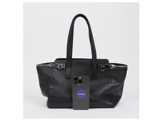 Salvatore Ferragamo Borsa a tracolla Gancini Bulb in pelle nera Argento - vista 19