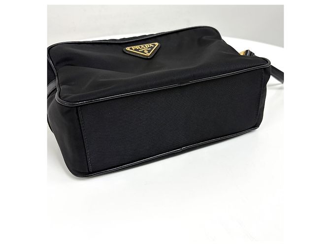 Prada Borsa a tracolla camera in nylon con logo Triangle Nero - vista 12