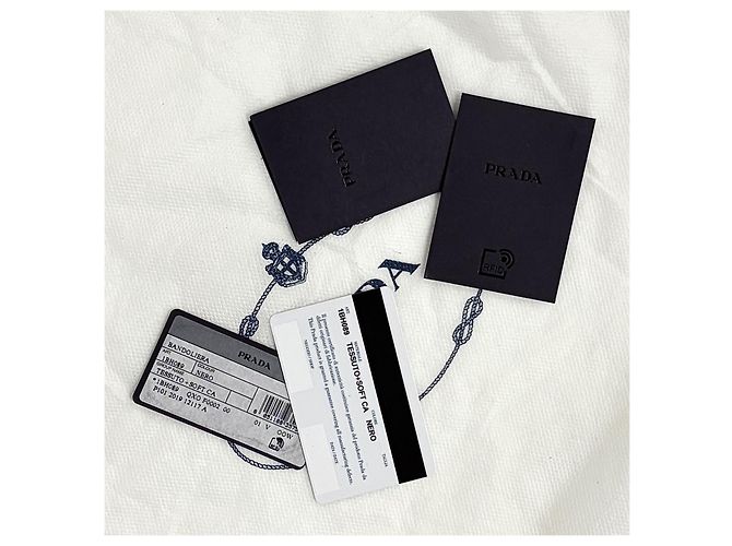 Prada Borsa a tracolla camera in nylon con logo Triangle Nero - vista 2