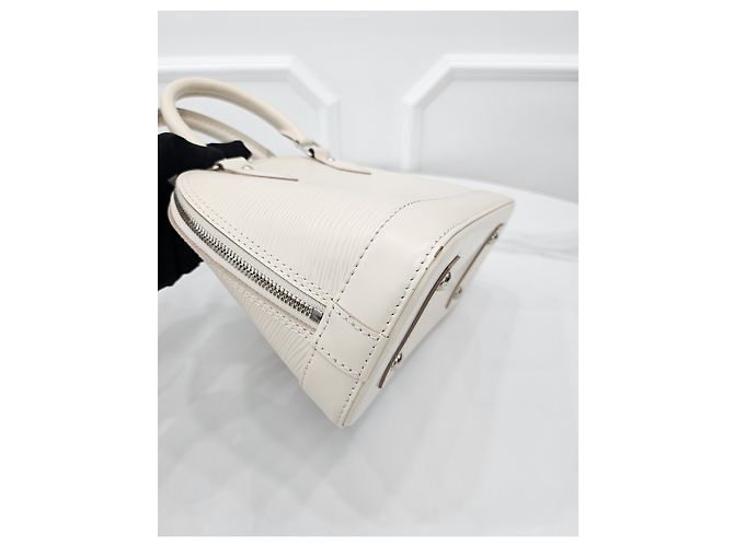 Louis Vuitton Alma BB Epi Quartz Pelle Marrone - vista 6