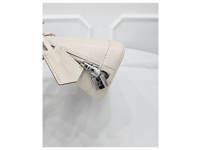 Louis Vuitton Alma BB Epi Quartz Pelle Marrone - vista 8