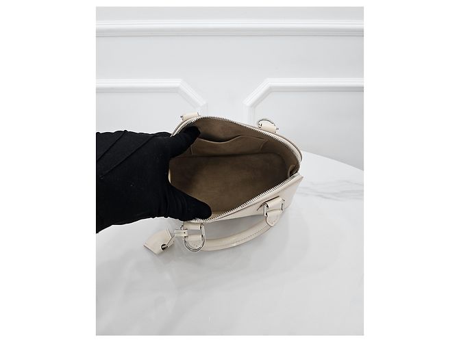 Louis Vuitton Alma BB Epi Quartz Pelle Marrone - vista 9