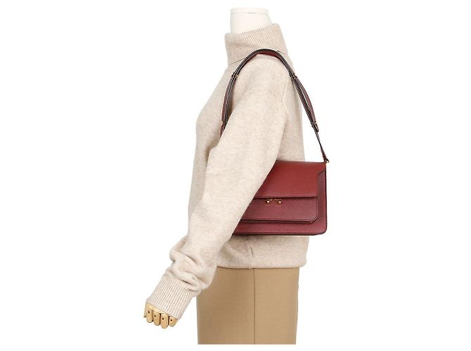 Marni Borsa a tracolla Trunk Medium in pelle Saffiano Ruby Burgundy - vista 10