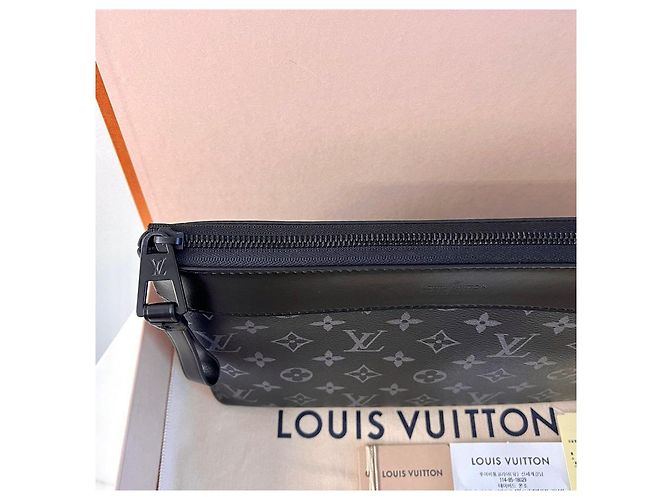 Louis Vuitton Clutch Pochette Voyage Supl Monogram Eclipse Pouch - vue 4