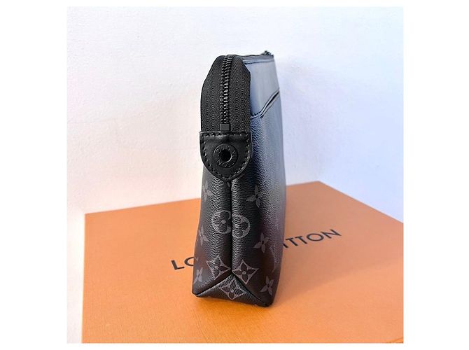 Louis Vuitton Clutch Pochette Voyage Supl Monogram Eclipse Pouch - vue 8