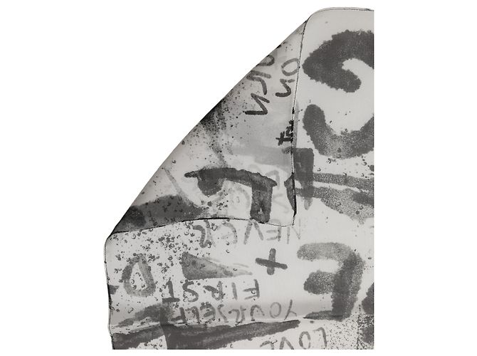 Dolce & Gabbana Sciarpa Stola in Seta Bianca con Logo Graffiti - vista 3