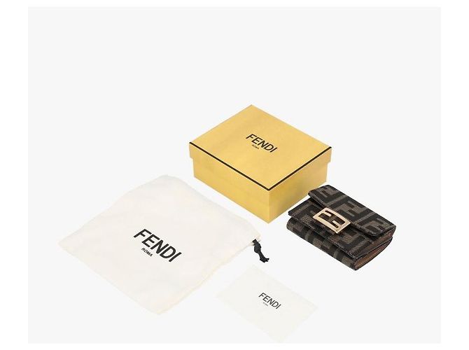 Fendi Cartera Micro Trifold Monogram - vista 9
