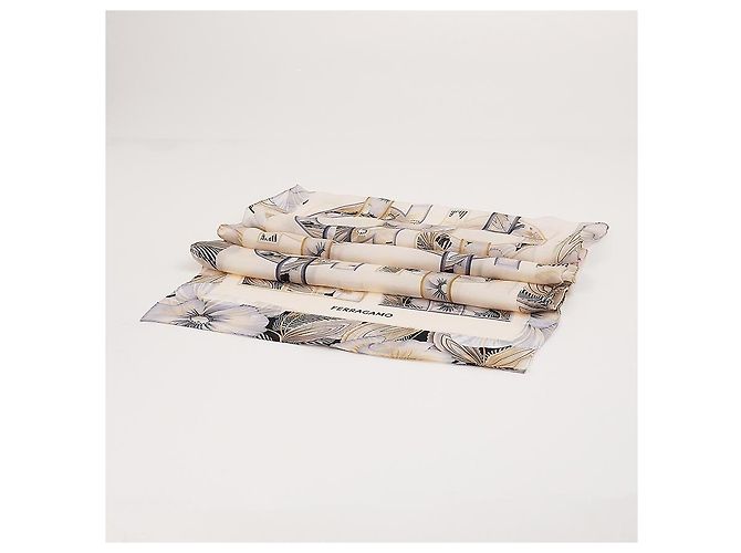 Salvatore Ferragamo Foulard in seta Gancini da donna - vista 2