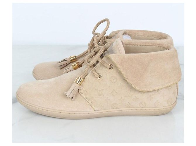 Louis Vuitton Bottines en daim Monogram dorées - vue 4