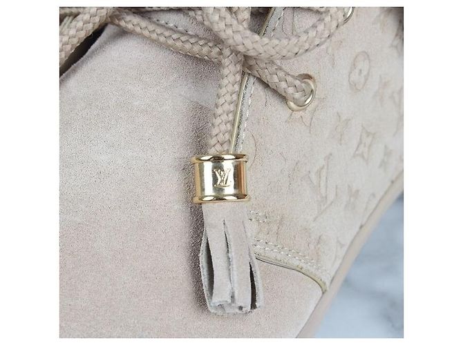 Louis Vuitton Bottines en daim Monogram dorées - vue 8