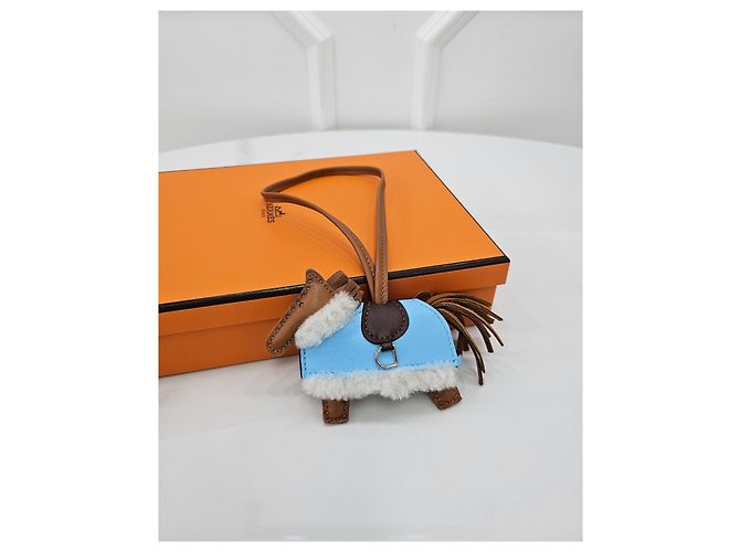 Hermès Rodeo Roveo Pluque PM Terre Gold Celeste Ecru - vista 2