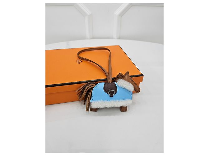 Hermès Rodeo Roveo Pluque PM Terre Gold Celeste Ecru - vista 3