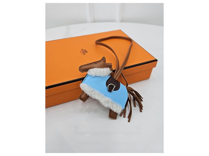 Hermès Rodeo Roveo Pluque PM Terre Gold Celeste Ecru - vista 5