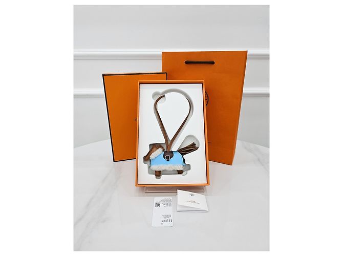 Hermès Rodeo Roveo Pluque PM Terre Gold Celeste Ecru - vista 9
