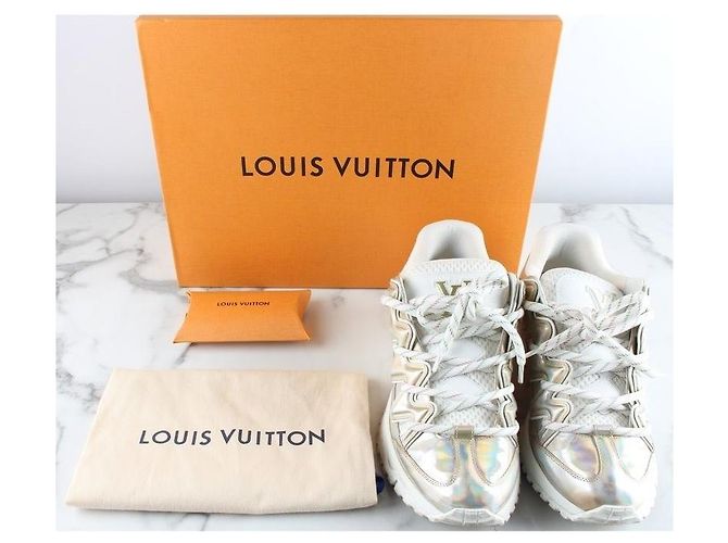 Louis Vuitton Zigzag Sneaker aus Metallic-Leder - Ansicht 2