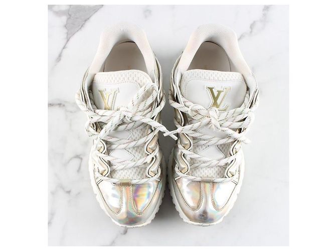 Louis Vuitton Zigzag Sneaker aus Metallic-Leder - Ansicht 9