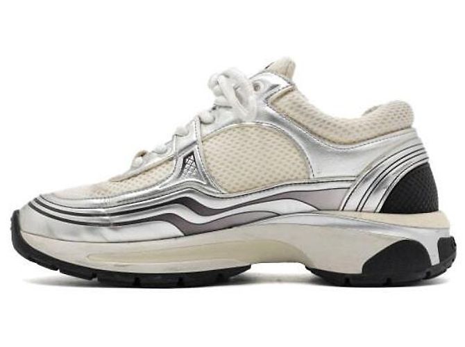 Chanel Sneakers Cruise CC White Silver - vista 4