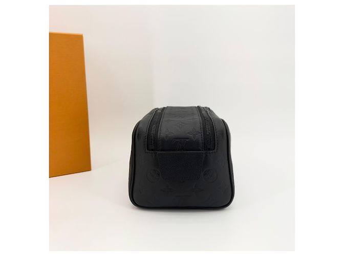 Louis Vuitton Pouch Monogram Shadow Drop Kit - vista 3