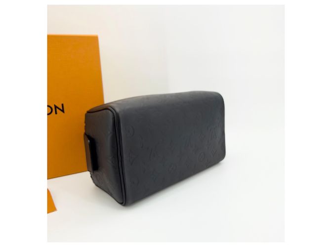 Louis Vuitton Pouch Monogram Shadow Drop Kit - vista 4